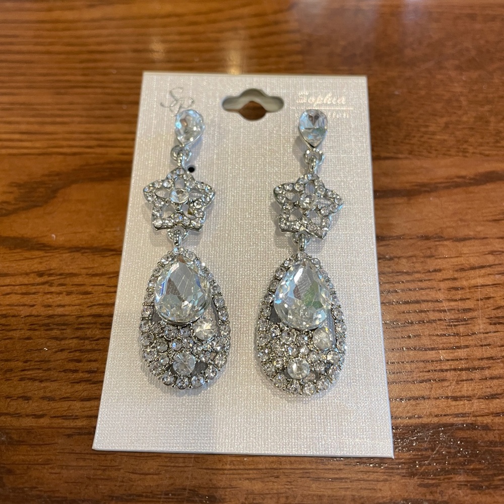 NWT - Silver dangly earrings, for formal events